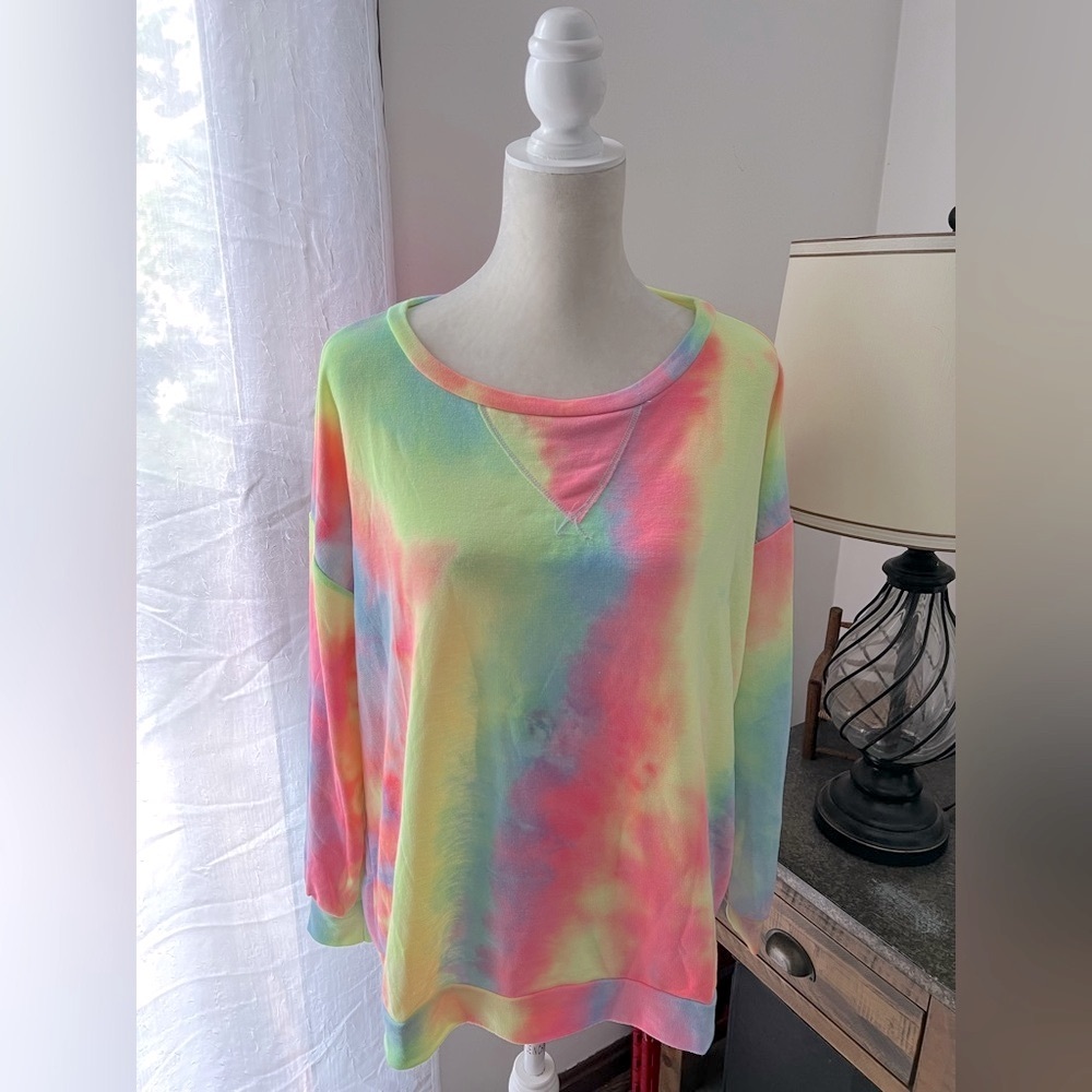 NWOT PINK Lily Tie-Dye Women's sweatshirt